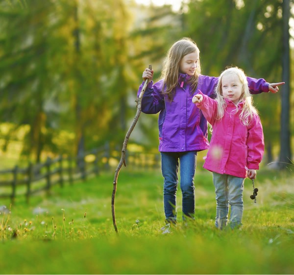 Kinder beim Wandern